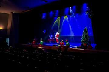 El Teatro de Telde rebosa de magia con el musical 'Al Revés en Navidad'/TA.